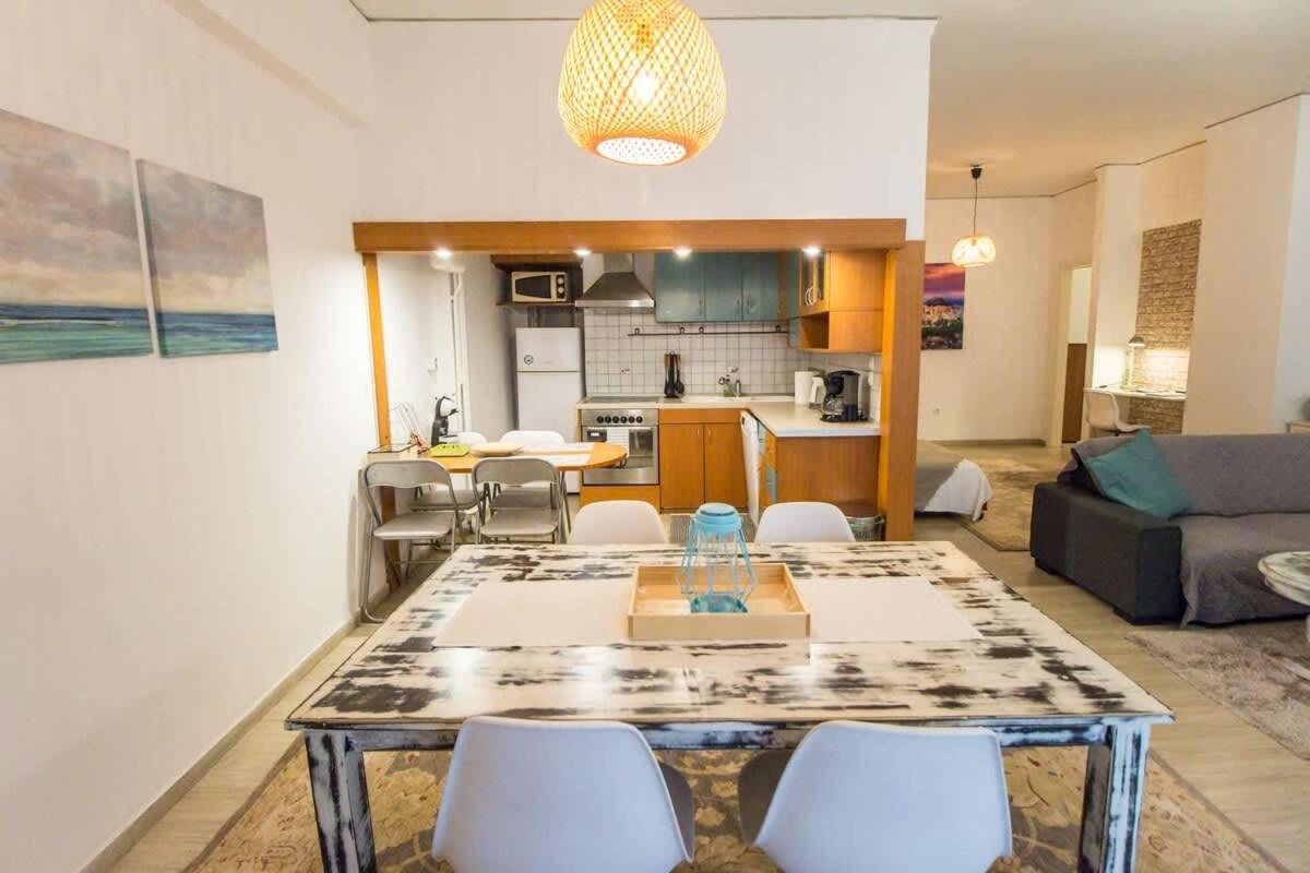 Stylish In Center Apartment